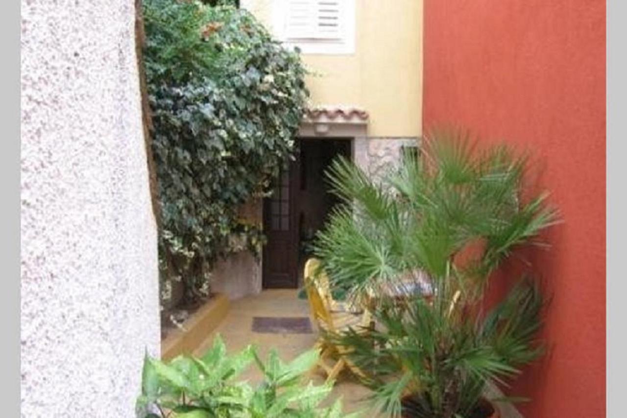 Appartement Family House In The Old Center à Cres Extérieur photo