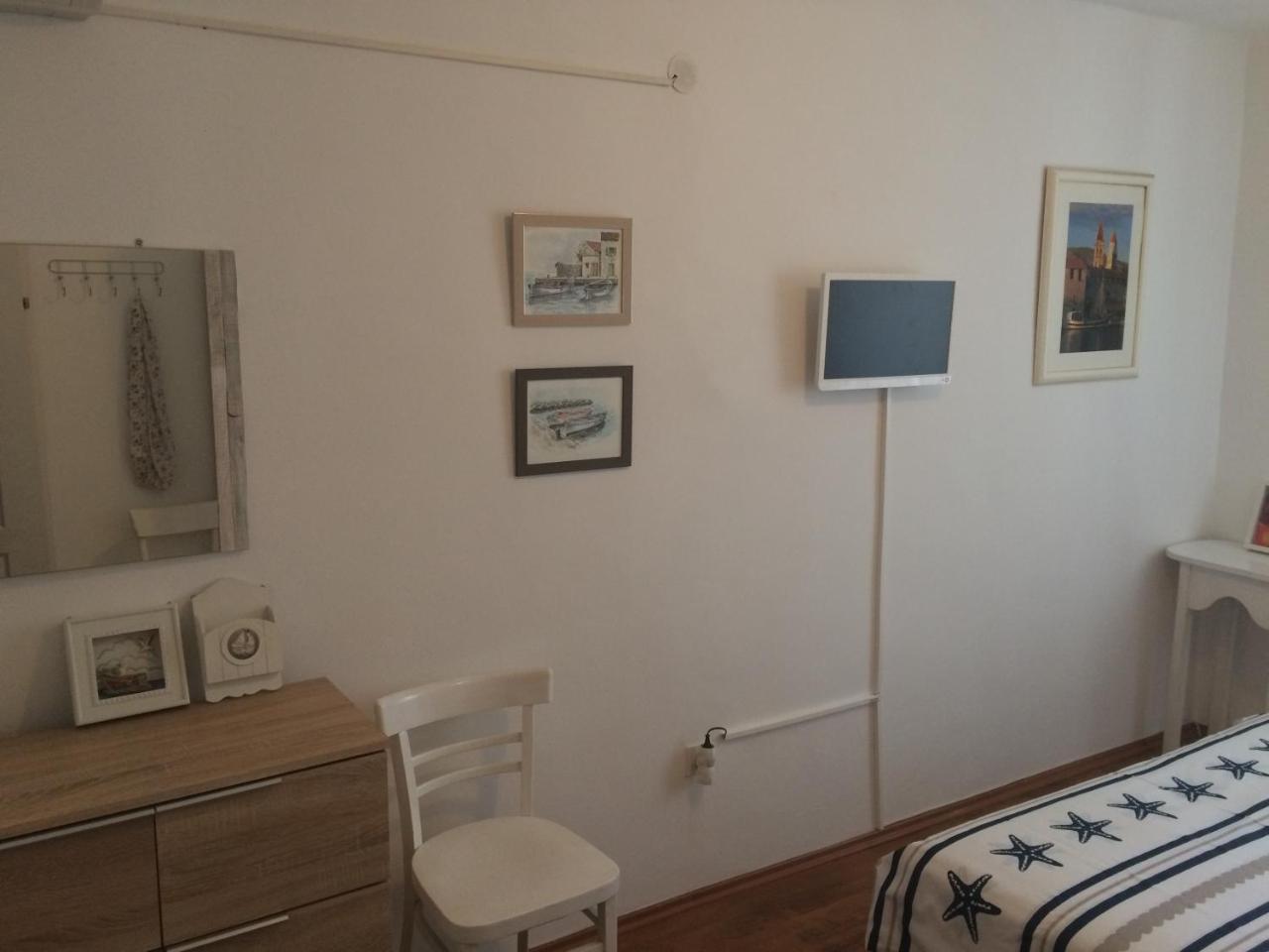 Appartement Family House In The Old Center à Cres Extérieur photo